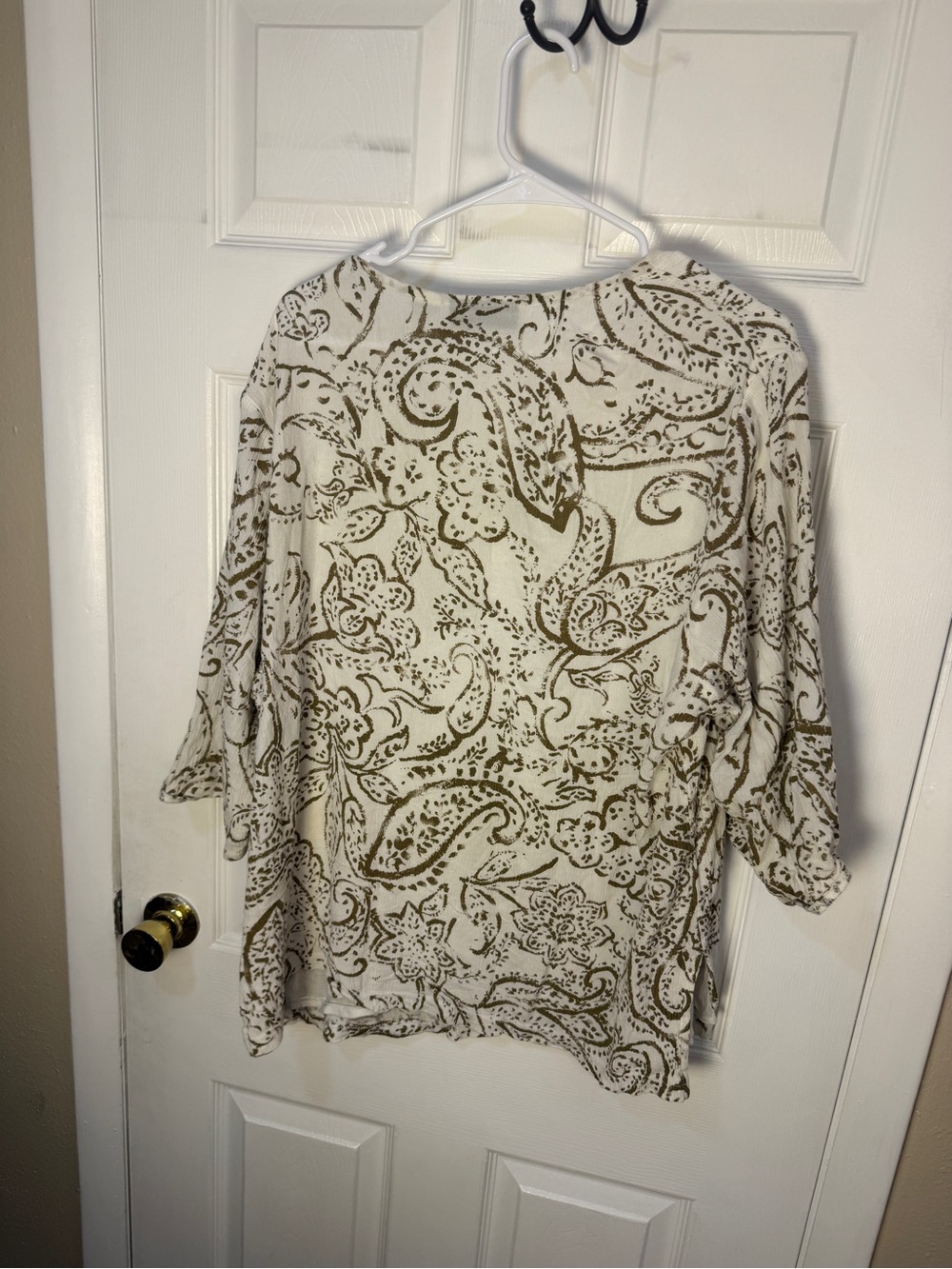 Cathy Daniels Cream and Olive Paisley V-Neck Women's Top 1X - Picture 3 of 7
